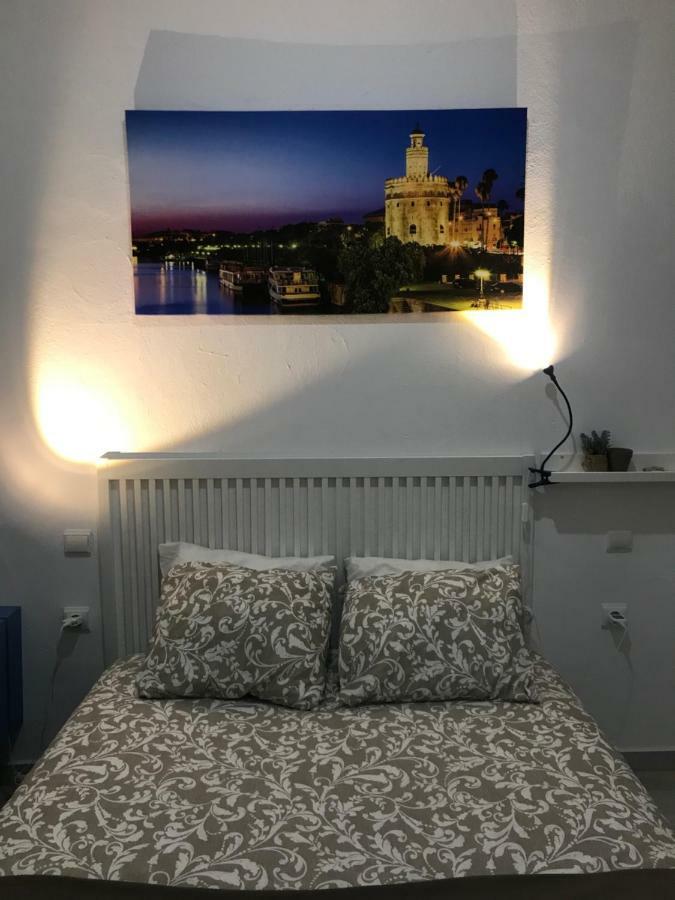 Santas Patronas Street Center Apartment Севиля Екстериор снимка